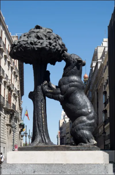 Restons en Espagne. Où se situe La statue de l'Ours et de l'Arbousier ?