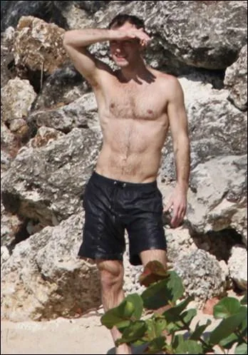 Qui est cette star en maillot de bain ?