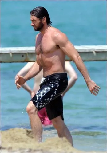 Qui est cette star en maillot de bain ?