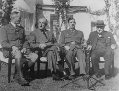 Où se déroula, en 1943, la Conférence qui eut notamment pour conséquence le réarmement de l'Armée française libre avec l'apport de matériel issu des forces alliées anglo-saxonnes ?