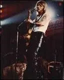 Renaud est d'abord pass :