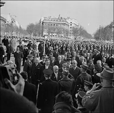 Ce 23 mars commence le voyage de Nikita Khrouchtchev, premier dirigeant soviétique en visite en France : c'était en ...