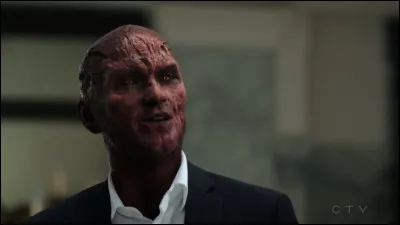 Dans quelle saison Chloé découvre-t-elle que Lucifer est réellement le diable ?