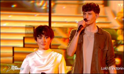 Lola et Victorien chantent quel chanson ensemble ?
Quelle chanson a été interprétée par Lola et Victorien ?