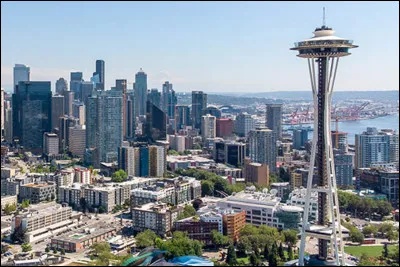 La majorité des Canadiens vivent :