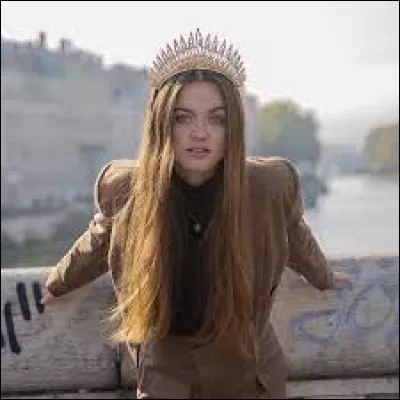 Qui est cette youtubeuse ?