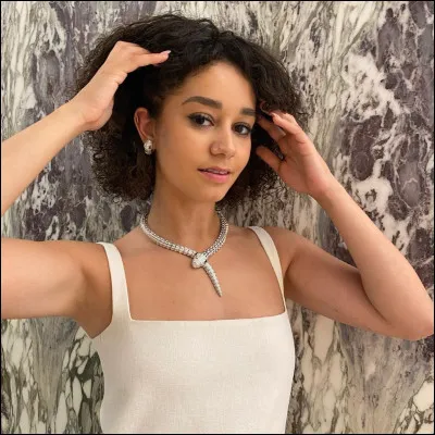 Qui est cette youtubeuse ?