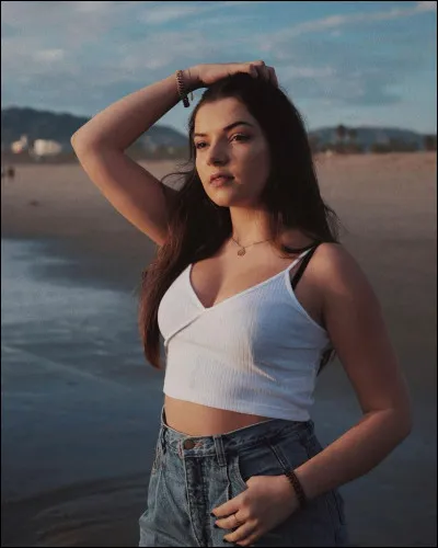 Qui est cette youtubeuse ?