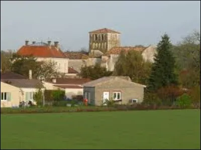 Village Charentais-Maritime, Saint-Martial-de-Mirambeau se situe dans l'ex région ...