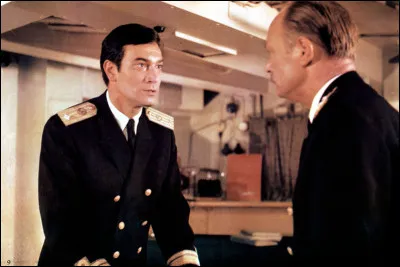 Dans ce film sorti en 1968, il est Michel, commandant d'un navire de guerre en 1941 : il s'agit de ...