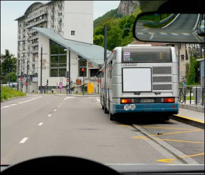 Imaginons-nous dans la situation sur l'image. Que dois-je faire ?