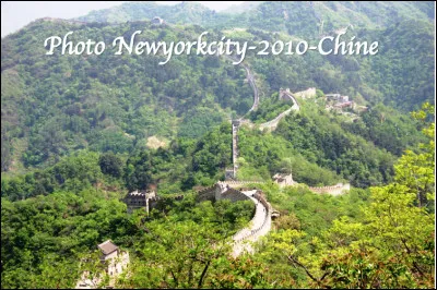 La Grande Muraille est un ensemble de fortifications militaires chinoises datant du IIIe siècle avant J.-C. C'est la structure architecturale la plus importante jamais construite par l'être humain.