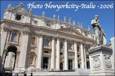 La basilique Saint-Pierre (1508), est l'édifice le plus important du catholicisme, il est située dans le micro-État de Saint-Marin enclavé dans l'Italie.