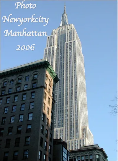 L'Empire State Building (1929) situé dans l'arrondissement de Manhattan à NewYork est un gratte-ciel de style Art-déco.