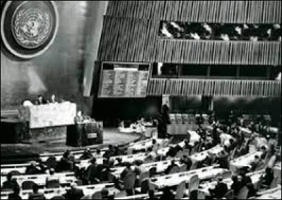 Ce 25 octobre, la République populaire de Chine est admise à l'ONU, y compris au conseil de sécurité : c'était en ...