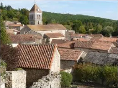 Village Charentais, Nanteuil-en-Vallée se situe en région ...