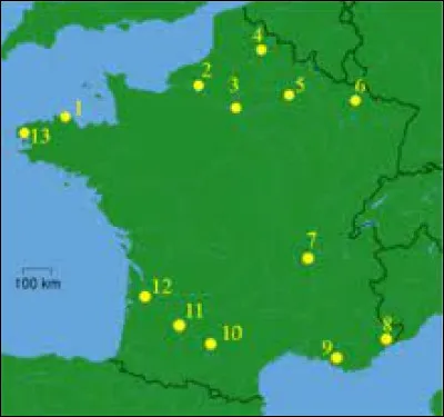 Lisez bien la question : dans quelles villes Astérix et Obélix achètent-ils des spécialités, dans "Le Tour de Gaule d'Astérx" ? (3 réponses)