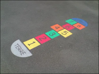 Dans quel jeu d'enfants atteint-on le ciel en faisant avancer un palet ?