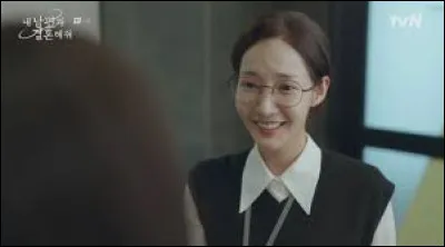 Où travaille-t-elle en 2013 ?