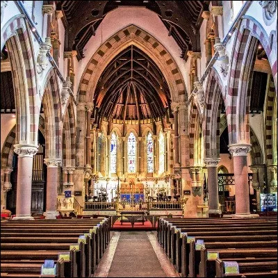 Quel objet religieux présent dans le christianisme sappelle misbaha dans lislam ou mâlâ dans le bouddhisme et lhindouisme ?