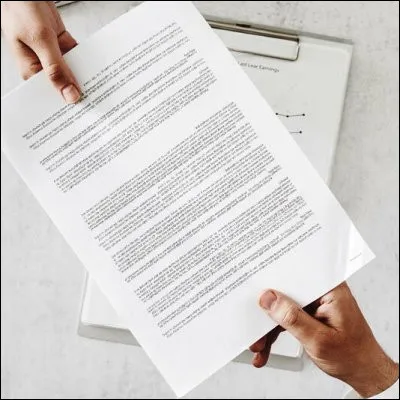 Comment appelle-t-on un appareil électronique qui convertit une image de documents en impulsions électriques pour les transmettre à un autre appareil ?