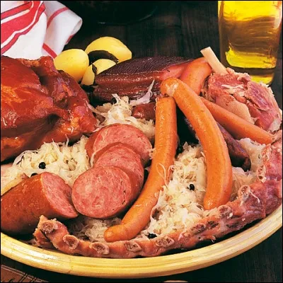 Sous quel nom est également connue la saucisse de Strasbourg ?
