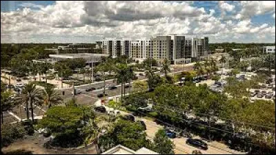 Coral Springs, peuplée de 130 000 habitants, est située à une trentaine de kilomètres au nord de Fort Lauderdale. Dans quel Etat se trouve-t-elle ?