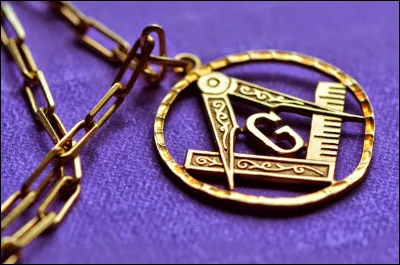 Quels sont les trois symboles cardinaux de la franc-maçonnerie ?