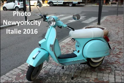 Quel est ce scooter en V produit depuis 1946 par la firme italienne Piaggio ?