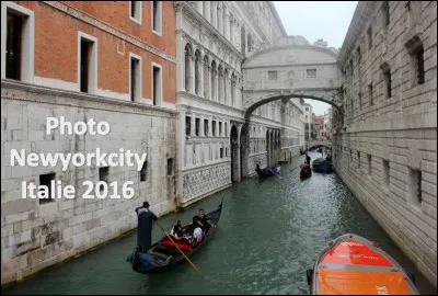 Quelle est cette ville en V de Vénétie en Italie, surnommée la "Sérénissime" ?