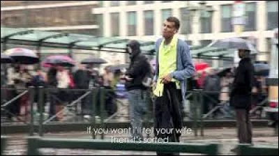 Lequel de ces hommes a chanté ivre dans les rues de Paris pour son clip "Formidable" ?