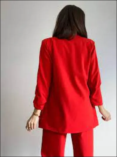 Quelle humoriste célèbre est associée à la couleur rouge ?