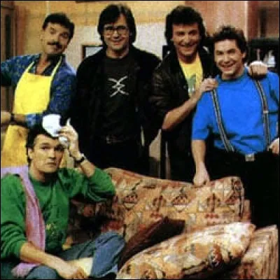 Quel est le nom de la première série télévisée mettant en scène Les Musclés, diffusée de 1989 à 1994 ?