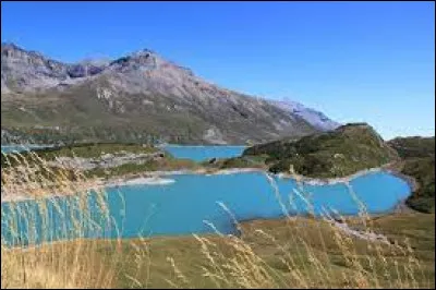 Ce lac artificiel de 6,6 km², situé en altitude, entre la vallée de la Maurienne et celle de la Doire Ripaire : c'est le ...