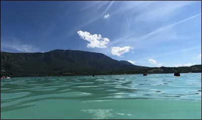 Au bord de ma commune se trouve la plage du Sougey où vous pourrez profiter du lac d'Aiguebelette. Qui suis-je ?