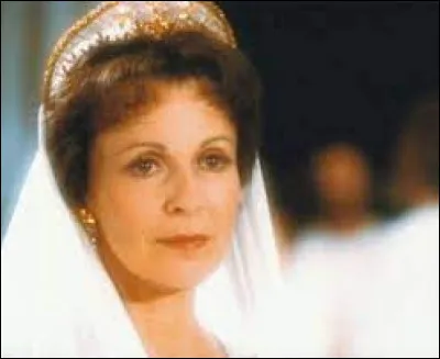 Dans le même film, quelle actrice est Hera ?