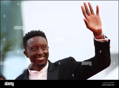 Vers quel âge découvre-t-il le théâtre ?