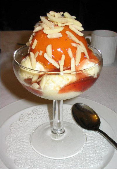 Lisez bien la question ! Auguste Escoffier est considéré comme le pionnier de la gastronomie française. Lequel de ces trois desserts glacés n'a pas été inventé par lui ?