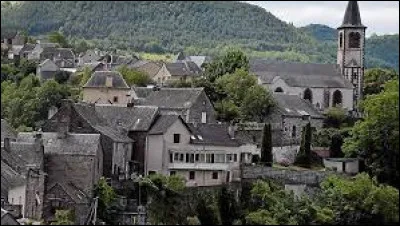 Village de l'arrondissement de Rodez, traversé par le Lot, Saint-Laurent-d'Olt se situe dans le département ...