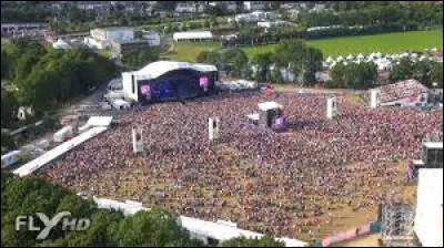 Quel nom porte le festival musical qui se déroule à Carhaix-Plouguer, dans le Finistère ?