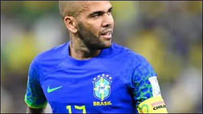 Quel joueur de football a récemment été condamné à 4 ans et 6 mois d'emprisonnement pour agression sexuelle ?