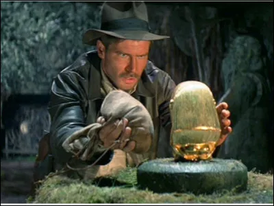 Quel piège déclenche Indiana Jones dans un temple péruvien au début du film ?