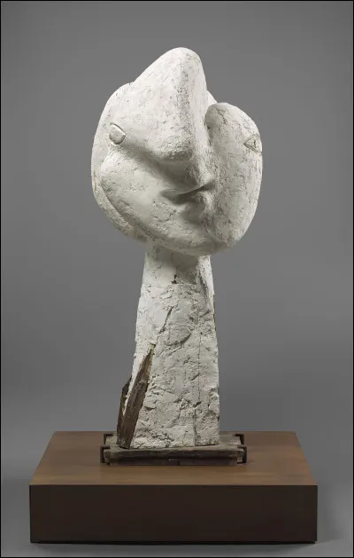 Quelle est l'une des matières les plus utilisées par Picasso dans ses uvres sculpturales ?