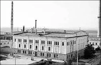 Ce 27 juin, est mise en service, à Obninsk en URSS, la première centrale fournissant de l'électricité à partir de l'énergie nucléaire : c'était en ...