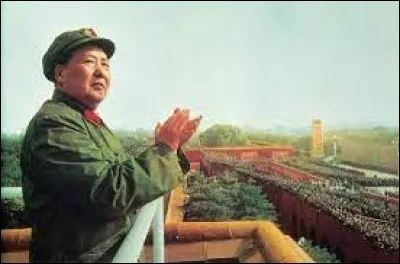 Ce 27 février, en Chine, Mao Zedong lance la "campagne des Cent Fleurs" qui va lui permettre de rétablir son autorité sur le Parti communiste chinois : c'était en ...