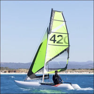 Compl&eacute;tez : L'&eacute;quipier du foc et ... changent de r&ocirc;le.