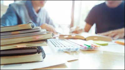 Relis-tu tes cours tous les soirs ?