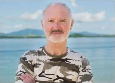 Comment s'appelle cet instructeur de survie ?