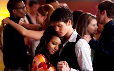 Qui est de retour à Mystic Falls dans la saison 2 et dont la venue chamboule de nombreux personnages ?