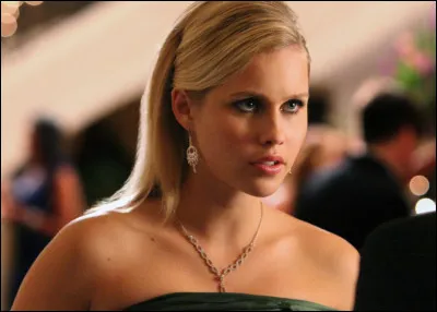 Rebekah est amoureuse de :